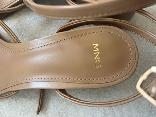 Sandalias Mango marrones con tacón bajo ancho