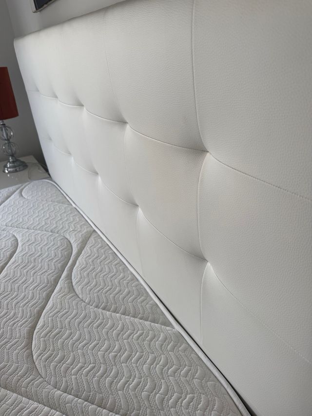 Cama 150 con colchón y somier muy nuevo y cómodo