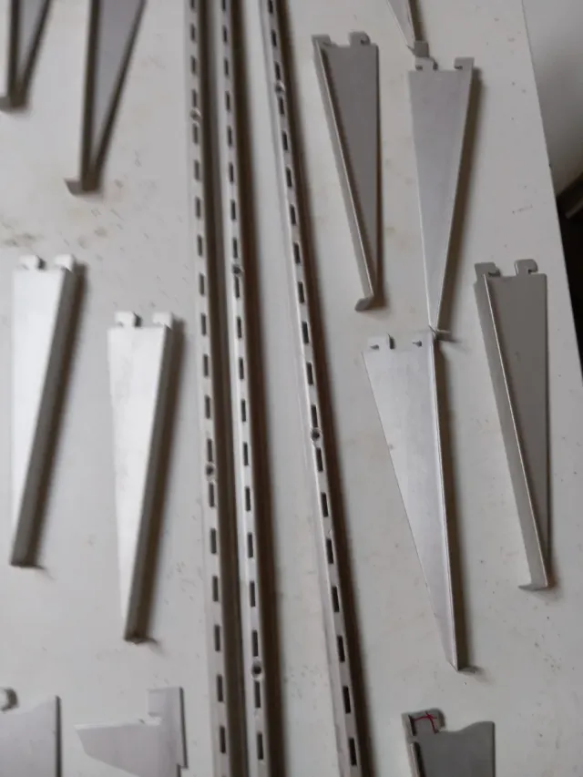 Cremalleras y soportes para estanterías