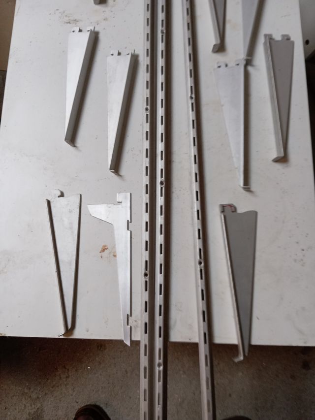 Cremalleras y soportes para estanterías