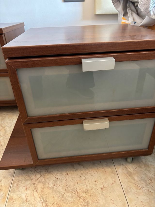 Juego 2 mesitas de noche madera y cristal