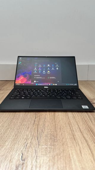 Dell XPS 13 i7 10th /16 RAM/ 512 SSD /
Wifi6 /Win1