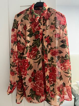 Blusa floral rosa y roja