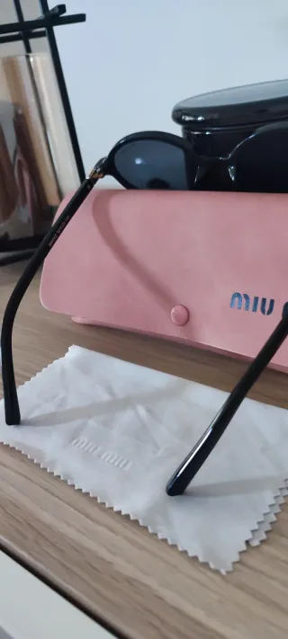 Óculos de Sol Miu Miu Pretos