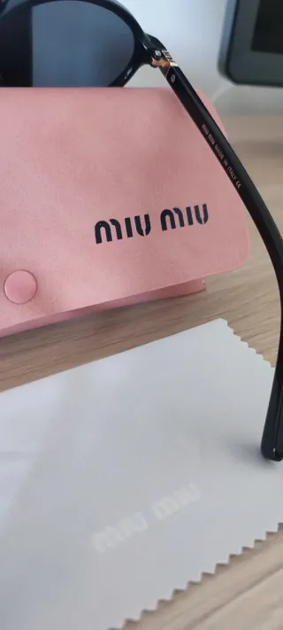 Óculos de Sol Miu Miu Pretos