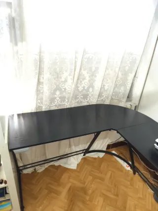 Mesa escritorio L negra.
