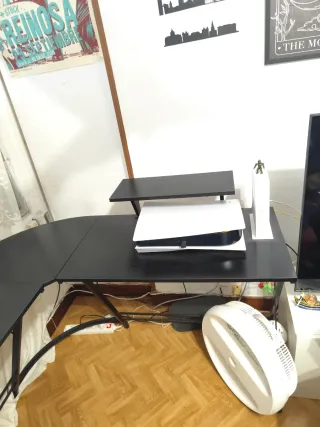 Mesa escritorio L negra.
