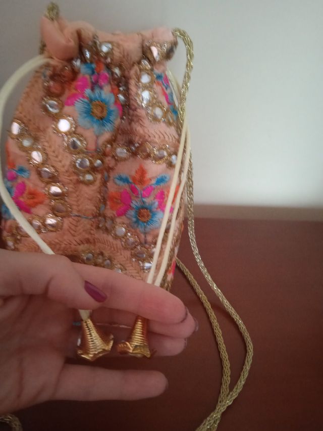 Bolso bombonera bordado con espejos