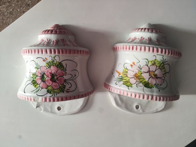 2 Maceteros de Pared Cerámica Flores Rosas