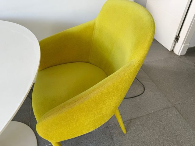 Sillas de diseño escandinavo amarillas