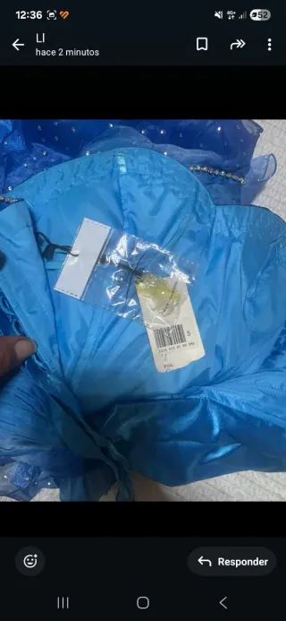 Vestido azul con volantes
