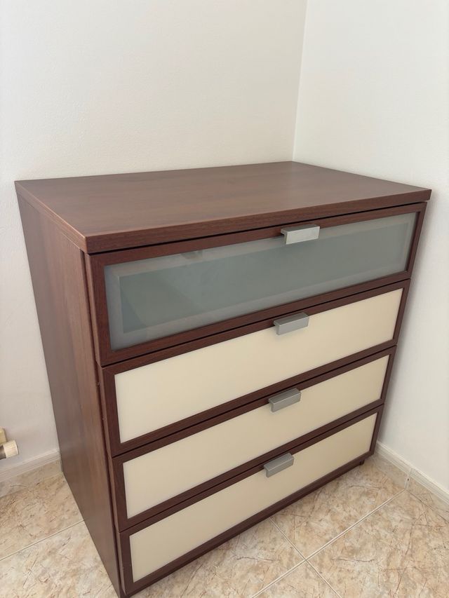 Cajonera de madera con 3 cajones y 1 compartimento