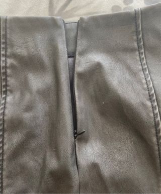 Minifalda polipiel Stradivarius Talla 32