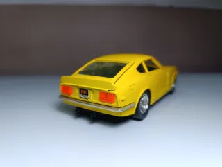 Datsun 240z Bburago 1/24