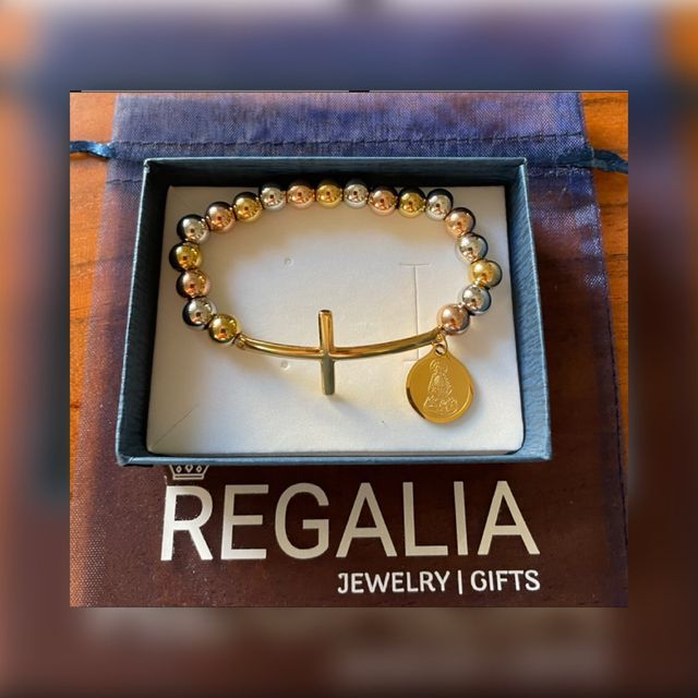 Medalla Virgen de la Caridad del Cobre y Cadena.