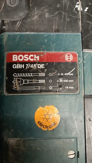 Martillo percutor Bosch con accesorios