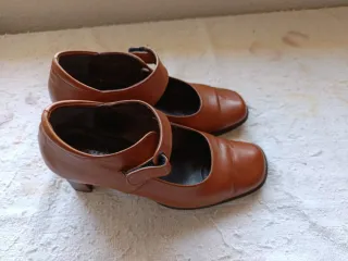 Scarpe da donna in pelle
Suola in gomma