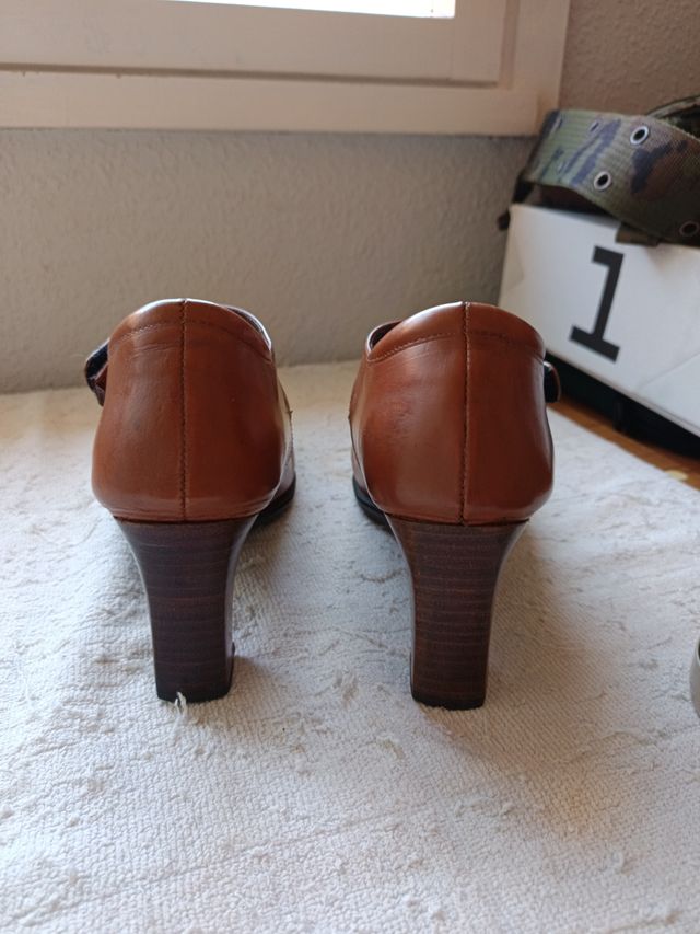 Sapatos de mulher em pele Sola de borracha