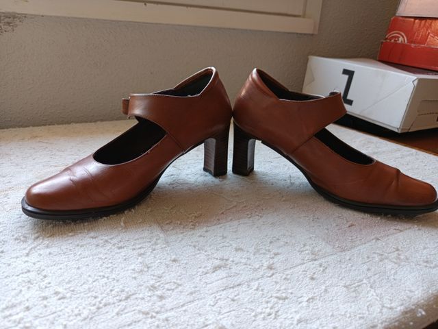 Sapatos de mulher em pele Sola de borracha