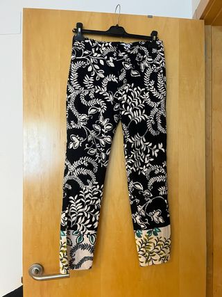 Pantalón tobillero estampado Zara