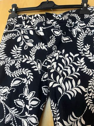 Pantalón tobillero estampado Zara