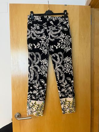 Pantalón tobillero estampado Zara