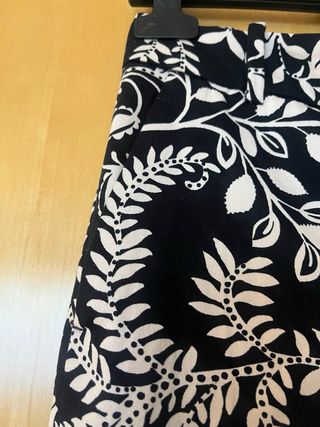 Pantalón tobillero estampado Zara