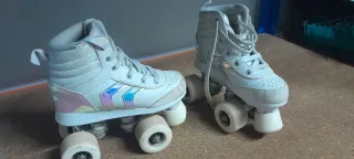 Patines de 4 ruedas blancos. Talla 30
