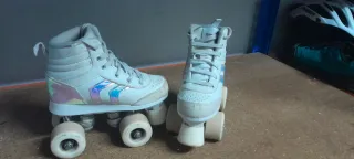 Patines de 4 ruedas blancos. Talla 30
