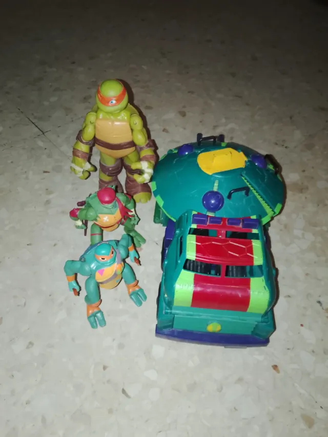 Camión Tortugas Ninja y Figuras