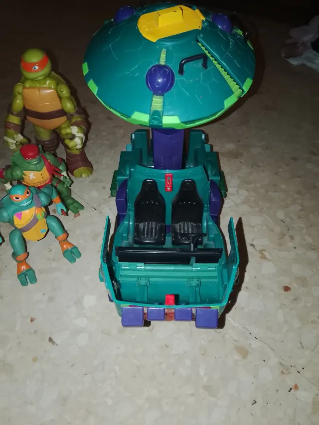 Camión Tortugas Ninja y Figuras