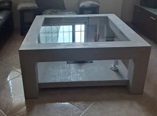 Mesa centro madera maciza 1.10x1.10 como nueva