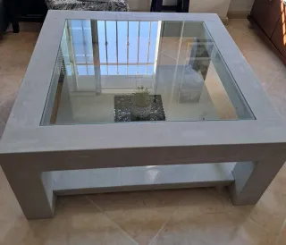 Mesa centro madera maciza 1.10x1.10 como nueva