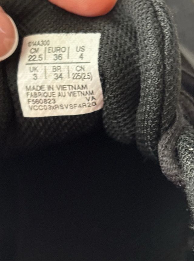 Zapatillas Asics Talla 36 Negras y Moradas