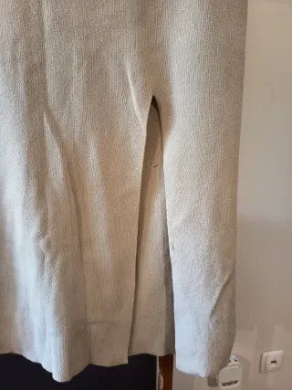 Saia malha bege com racha