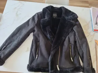 Cazadora Zara Negra con Borrego