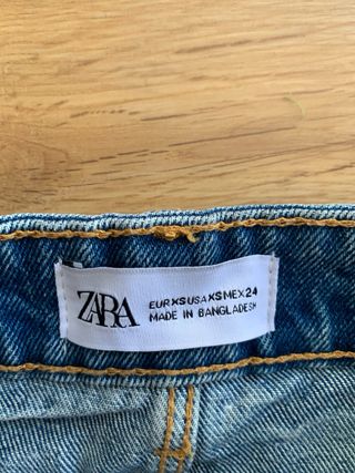 Falda vaquera desgastada