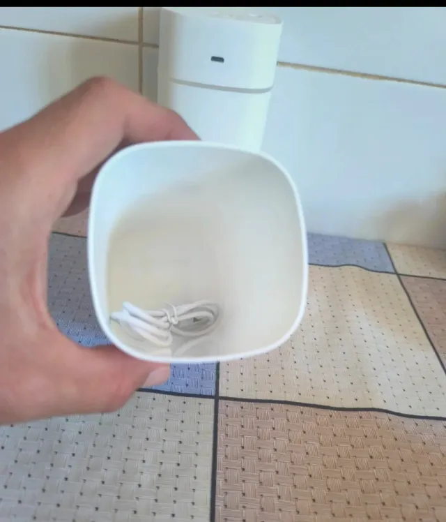 2 umidificatori bianchi