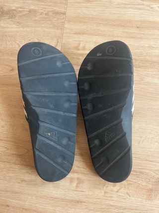 Chanclas Adidas Negras y Blancas