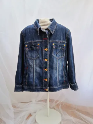 Cazadora chaqueta vaquera denim. 