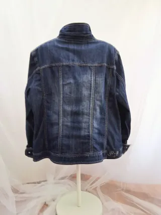Cazadora chaqueta vaquera denim. 