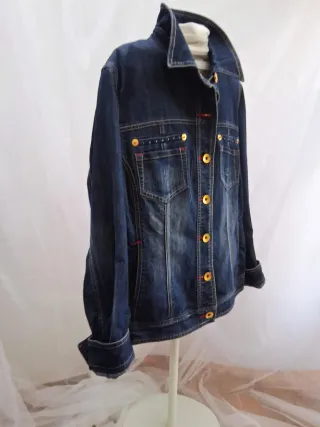 Cazadora chaqueta vaquera denim. 