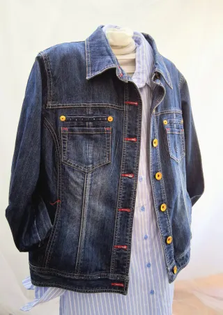 Cazadora chaqueta vaquera denim. 