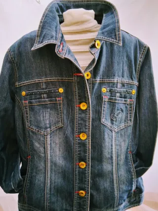 Cazadora chaqueta vaquera denim. 