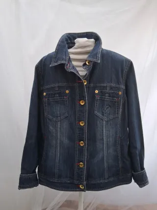 Cazadora chaqueta vaquera denim. 