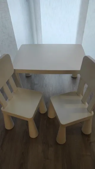 Mesa y 2 Sillas IKEA Niños