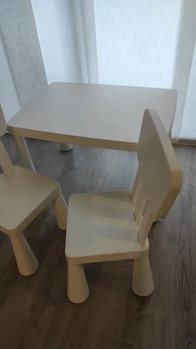 Mesa y 2 Sillas IKEA Niños