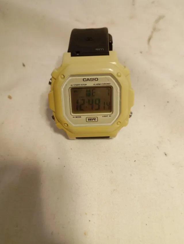 Reloj Casio F-108WH