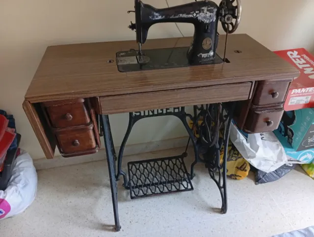 Máquina de coser Singer antigua