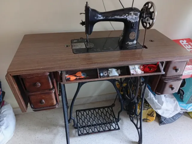 Máquina de coser Singer antigua